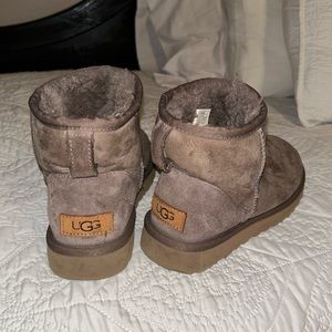 Women’s Mini Uggs - Chocolate Brown
